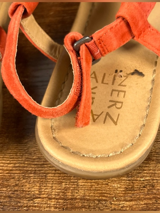 Naturalizer Sandals Leather T Strap Adjustable Hook & Loop Cutout Windham 8 - Picture 13 of 14